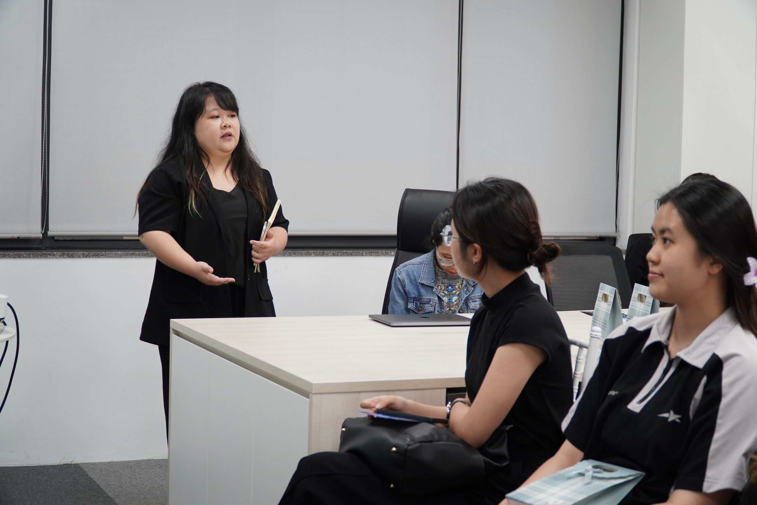 Figure 8 Ms. Trang a member of the HR Team answered BUV students about the internship programme scaled
